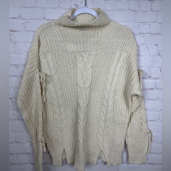 LOVE TREE Warm & Cozy Knit Collection Chunky Sweater Final Impression Sz S,‎ NWT - Picture 1 of 8